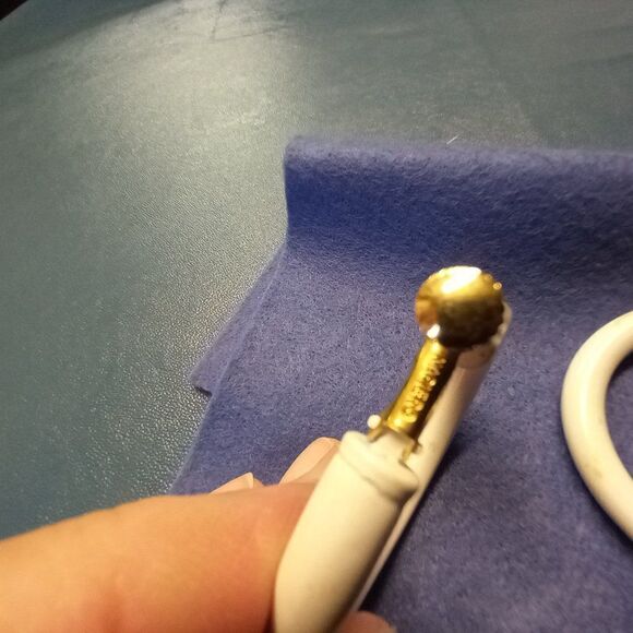 Vintage Napier White Clip Circle Earrings - Picture 4 of 7